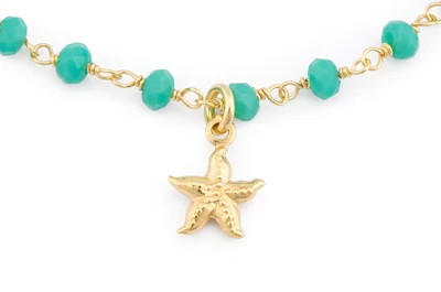 Detalle de cuentas verdes y estrella de mar